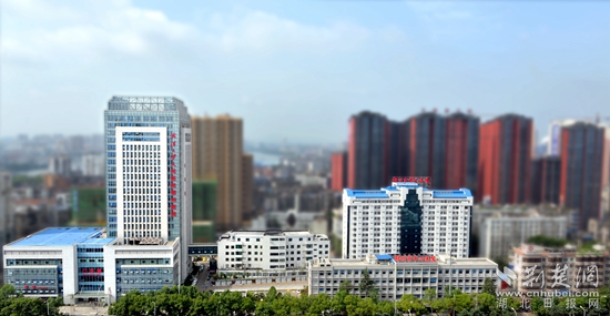 2016年1月，新門急診、外科大樓實(shí)現(xiàn)整體搬遷.jpg