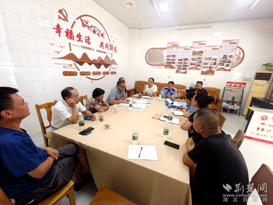 社區(qū)召開“五共”議事會，調(diào)解單元電梯加裝居民矛盾.jpg