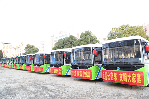即將在崇陽投入使用的68輛新能源純電動公交車。.jpg